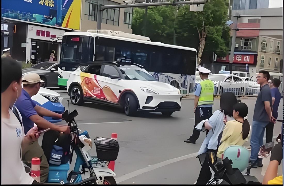 无人驾驶、自动驾驶、萝卜快跑、91星空媒传煤在线观看控制台、操作台、调度台、操控台、太空舱、集控中心、指挥中心、调度中心、监控中心、会议办公桌、定制控制台、远程控制舱、智能操作舱、智能驾驶舱、模拟驾驶舱